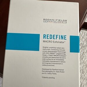 Rodan + Fields Redefine Macro Exfoliator with Blue Accent